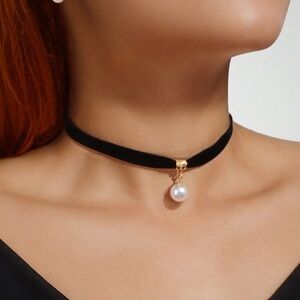 Elegant Black Velvet Choker Necklace with Faux Pearl Pendant Earrings Set